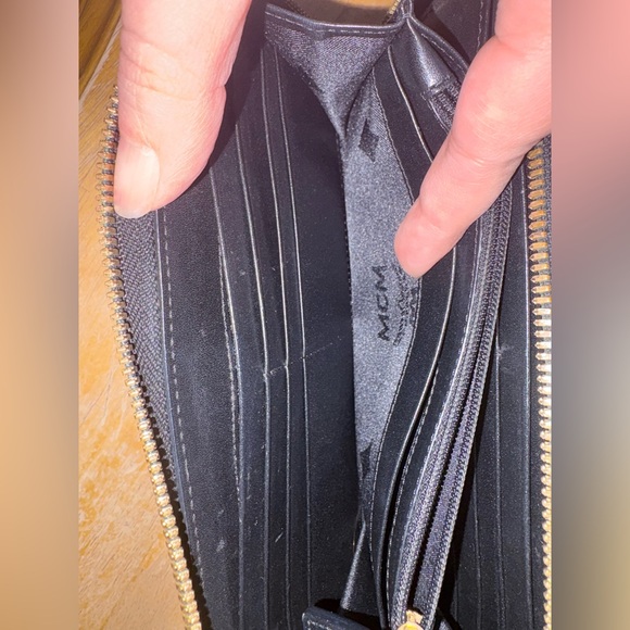 MCM Zip-around continental wallet | Black & white | Gold hardware - Picture 8 of 8